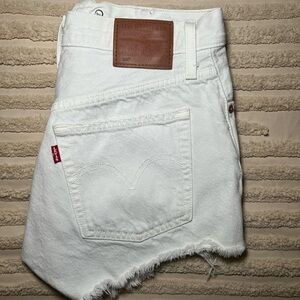 501 white Levi shorts